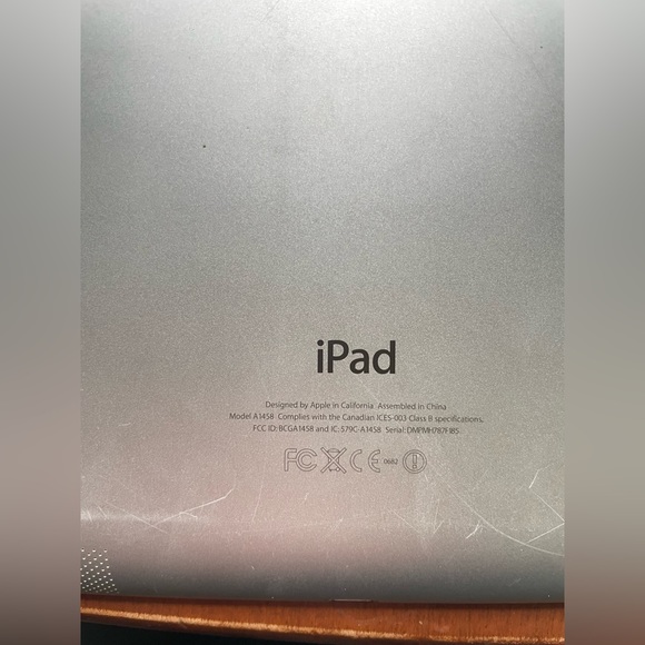 iPad - Picture 4 of 4